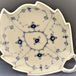 Royal Copenhagen Blue Fluted Plain Scalloped Leaf Dish (144)