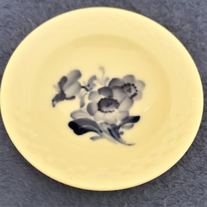 Royal Copenhagen Blue Flowers (Braided) Butter Pat (8180)