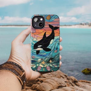 Orca Glasmalerei Ästhetik Wal Handyhülle für iPhone 16 15 14 13 12 11 Pro Max Glasmalerei Illusion Print Strand Sonnenwellen Handyhülle