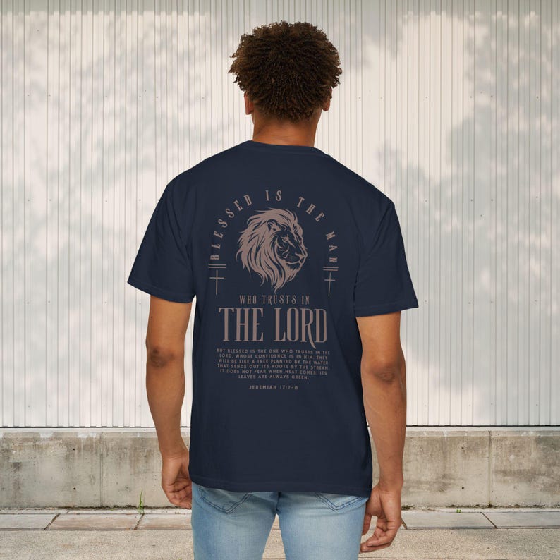 Bendito sea el hombre, camiseta cristiana para hombre, camiseta cristiana para hombre, camiseta con versículo bíblico, camiseta con las Escrituras, camiseta del Evangelio, mercancía cristiana, cruz de Jesús imagen 4