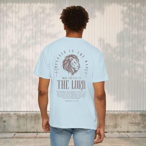 Bendito sea el hombre, camiseta cristiana para hombre, camiseta cristiana para hombre, camiseta con versículo bíblico, camiseta con las Escrituras, camiseta del Evangelio, mercancía cristiana, cruz de Jesús imagen 6