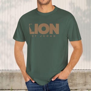 Löwe von Jehuda Shirt für Männer, christliches Männer-T-Shirt, christlicher Vintage Merch, Jesus-Hemd, Herrenbibel-Vers-Hemd Geschenke für ihn, Streetwear Bild 5