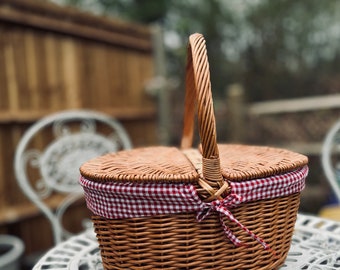Lovely vintage picnic basket with handle, double opening flaps and red and white gingham removable lining