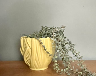 Yellow round vintage Sylvac Hyacinth jardiniere/planter- no 2489