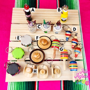 Mexican Wood Mini Keychains Handmade In Mexico / Llavero Mexicano / Trompo / Sombrero