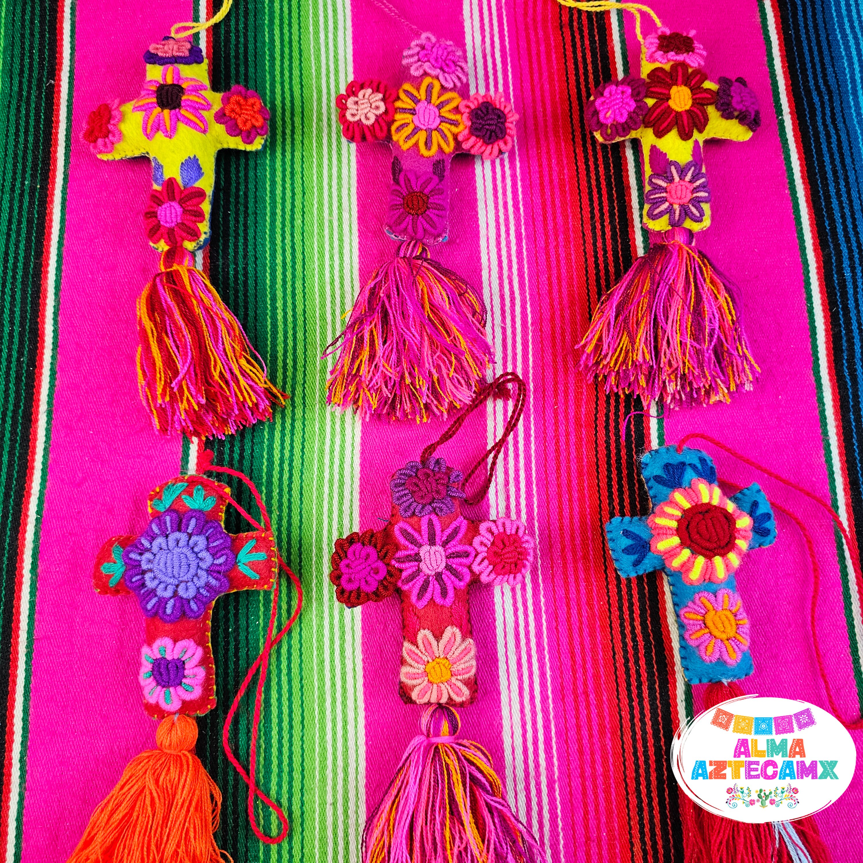 Fieltro bordado con borla cruzada, Bordado a mano, Llavero de bolso, Accesorios mexicanos hechos a mano