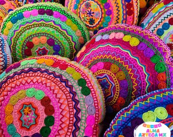 Almohada de tiro bordada hecha a mano en México / Almohada Bordada a Mano