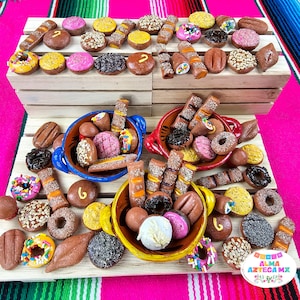Mini Mexicaans Ofrenda-voedsel met zoet brood, Dulce / Miniaturas de Barro / Clay Miniatures