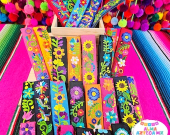 Embroidered Keychain Lanyard / Cordon Para Llaves Bordado