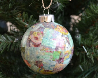 Adorno de bombilla de Navidad de colores tropicales