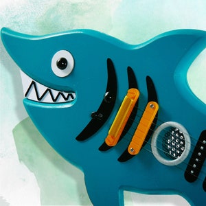Brook Guitar Replica One Piece Cosplay Accessory. Brook musical instrument EVA e PVC one size cosplay One Piece Cosplaymood Creations
