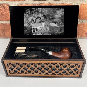 Eleve los regalos de sus padrinos de boda con pipas de madera personalizadas: una muestra de agradecimiento atemporal y reflexiva para su fiesta de bodas