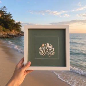 Sztuka ścienna z muszlami | Wystrój domu w stylu nadmorskim | Dekoracja domku na plaży | Sztuka muszli inspirowana oceanem | Dekoracja ścienna w stylu marynistycznym