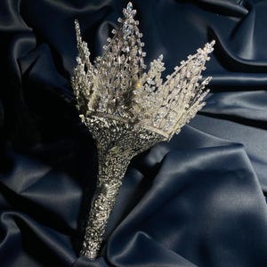 Wedding Bouquet Holder - Silver Zircon Flower Holder for Brides, Bridesmaids, Quinceañera - Luxury Bridal Jewelry, Wedding Accessories