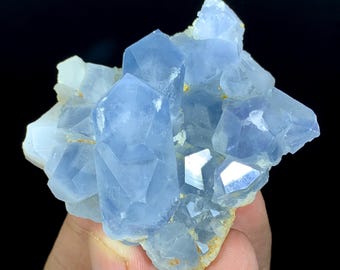 アフガニスタン産の黄色い方解石の上にブルーセレスティン結晶 - 39