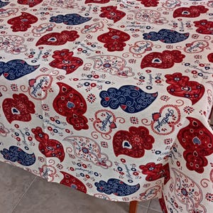 Portuguese Tablecloth, kitchen tablecloth, Decorative tablecloth from Portugal, Portuguese gift, 150x150 cm Approx..