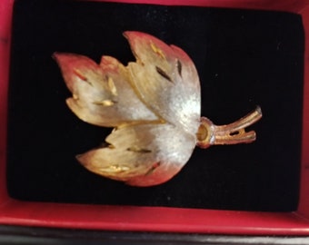 Vintage JJ Gold Colored Leaf Brooch/Pin