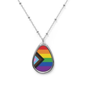 Fortschritt Pride Halskette LGBTQ+ Oval Anhänger, Regenbogen Schmuck, Queer Statement Geschenk, Festival Accessoire, Pride Month 2025