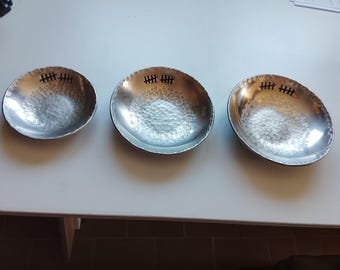 Gehamerde aluminium schaal | Cadeau voor het 10-jarig jubileum | Aluminium huwelijksjubileum | 10 cm x 12 cm x 13,5 cm | Handgemaakte metalen schaal | Minimalistische decoratie