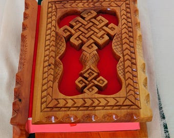 Biblia ortodoxa etíope cubierta tallada en madera Escritura de la Septuaginta amárica መጽሐፍ ቅዱስ