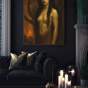 Puede incluir: Una pintura de una mujer con el pelo largo y oscuro de pie en un bosque con un b&uacute;ho posado en una rama detr&aacute;s de ella. La mujer est&aacute; desnuda y tiene un aspecto suave y et&eacute;reo. El fondo es de un color c&aacute;lido y dorado.