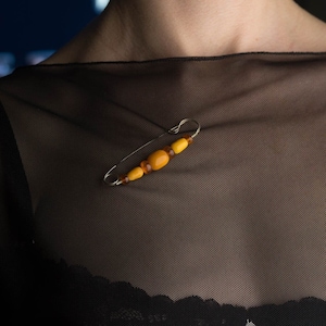 Brooch with amber,vintage amber jewelry,special gift for her,unique handmade jewerly,Baltic amber art work,elegant pin,elegant accessory