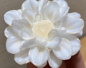 Flower soap is an elegant wedding gift for guests. A stylish favors for a birthday, baptism, or wedding
