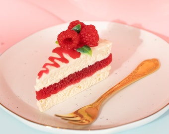 Fake Food Cake Soap With Raspberries.Fake Wedding Cake.Sweet tooth.Torta finta.Soap favors.Zahndose.Faux gâteau anniversaire. Birthday. Soap