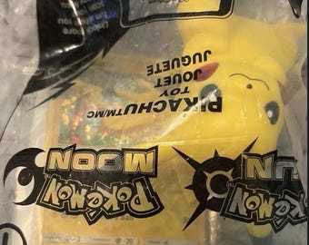 Carta y juguete Pokémon de Pikachu 5/12 Holo Sellado del 20.º aniversario de McDonald's 2016