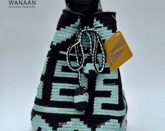 Mochila Wayuu de hilo de seda mediana / Bolso / Tote negro y aguamarina / Hecho a mano / Ganchillo / Bandolera /Boho / Colombia / mochila con hilo de seda