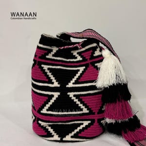 Large mochila bag / Pink White & Black / Handmade Crochet Crossbody / Boho / Mochila de coleccion /beach bag / Mochila Wayuu /gift / purse