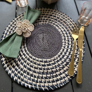 Deep Placemat Style, Handmade Iraca Palm Placemat, Table Decoration, Boho Table Setting from Colombia - Set of 4 or 6 Placemats