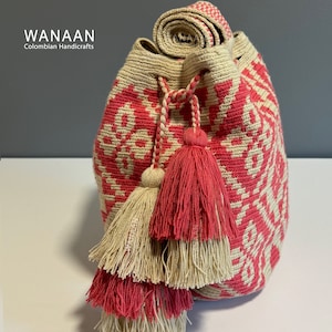 Large mochila bag / Salmon & Beige / Handmade Crochet Crossbody / Boho / Mochila de coleccion / beach bag / Mochila Wayuu gift purse