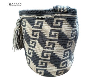 Medium Wayuu Mochila Bag – Handmade Colombian Boho Purse – Ethnic Crossbody Bag – Tribal Festival Bag  Unique Artisan Gift – Boho hippie bag