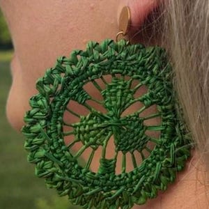 Pendientes estilo trébol / Pendientes boho hechos a mano / Pendientes de trébol / Pendientes de palma de iraca hechos a mano / Pendientes de paja de iraca / Pendientes de rafia / Pendientes boho