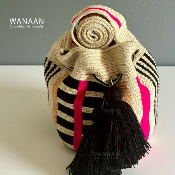 Medium Wayuu mochila Bag / Multicolor Tote / Handmade Crochet Crossbody Boho Handbag / product form Colombia / Beach bag / gifts
