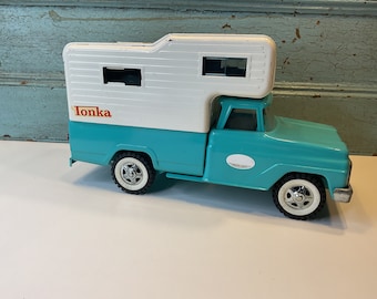 Vintage Tonka turquoise camper 60’