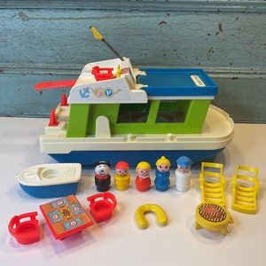 Vintage Fisher Price play family Happy  Houseboat 1972