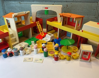Vintage Fisher Price play family Village 1973
