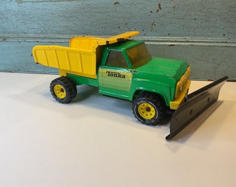 Vintage Tonka truck green and yellow dump with scraper 80’