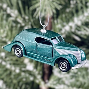 1936 Ford Sedan Christmas Tree Ornament (Opening  Doors)
