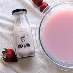 Strawberry Milk Bath Soak: Organic Pink Bath with Colloidal Oats & Honey
