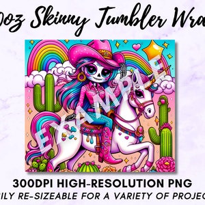 Puede incluir: Una ilustraci&oacute;n digital de una calavera de az&uacute;car con un sombrero de vaquero rosa montando un unicornio con un arco&iacute;ris en el fondo. El unicornio es blanco con detalles rosas y un cuerno dorado. La calavera de az&uacute;car lleva una camisa rosa y pantalones vaqueros azules. El fondo es rosa con nubes y cactus.