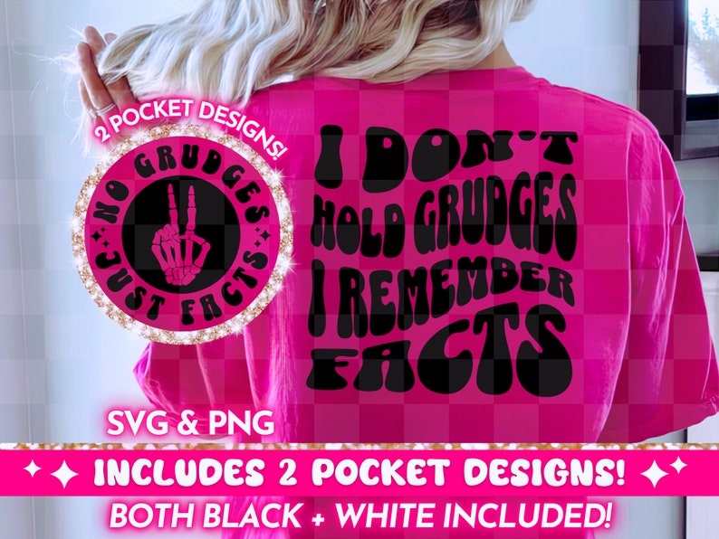 Op de afbeelding: Roze T-shirt met de tekst "I don't hold grudges I remember facts" in zwarte, retro-stijl letters. Een kleiner cirkelvormig ontwerp aan de linkerkant van het shirt zegt "No grudges just facts" met een vredesteken en een skelethand.