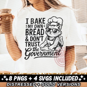 Puede incluir: Camiseta blanca con un gráfico negro de un gato con gafas de sol y un gorro de chef, con el texto "I BAKE MY OWN BREAD & DON'T TRUST the Government". Incluye 8 PNG y 4 SVG.