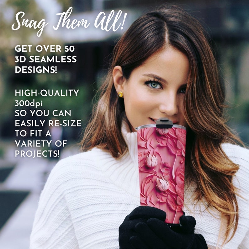 Pu&ograve; includere: Una donna tiene in mano un bicchiere a doppia parete con un motivo floreale rosa e bianco e un coperchio nero. Il testo "Snag Them All!" &egrave; in alto nell'immagine. Il testo "Get over 50 3D Seamless Designs!" &egrave; sotto la prima riga di testo. Il testo "High-Quality 300dpi So You Can Easily Re-Size To Fit A Variety Of Projects!" &egrave; sotto la seconda riga di testo.