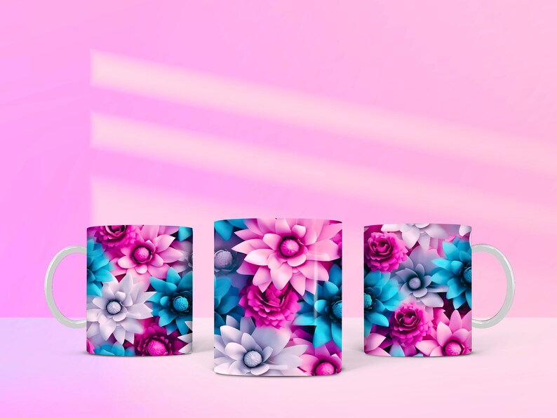 K&ouml;nnte beinhalten: Drei wei&szlig;e Keramikbecher mit Blumenmuster. Die Becher zeigen ein Muster aus rosa, blauen und wei&szlig;en Blumen.