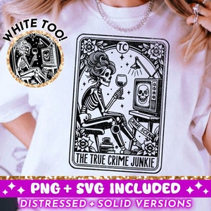 True Crime Junkie Tarot Card SVG PNG, Diseño de sublimación de esqueleto, Witchy Vibes Crime Lover Diseño de camiseta png SVG Cut File Descarga digital