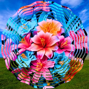 Pu&ograve; includere: Un mulinello a vento in metallo colorato con un design circolare che presenta fiori rosa, blu e arancioni. I fiori sono sovrapposti e si sovrappongono, creando un effetto 3D. Lo sfondo &egrave; un motivo bianco e nero di linee ondulate.
