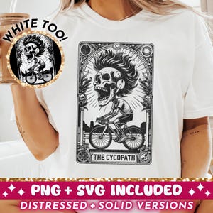 La divertida carta del tarot del cicópata SVG PNG, diseño de sublimación de ciclista esqueleto, taza de camiseta de bicicleta con calavera, archivo SVG PNG para cortar, descarga digital de bicicleta